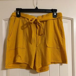 NEVER WORN medium mustard yellow paper bag linen shorts